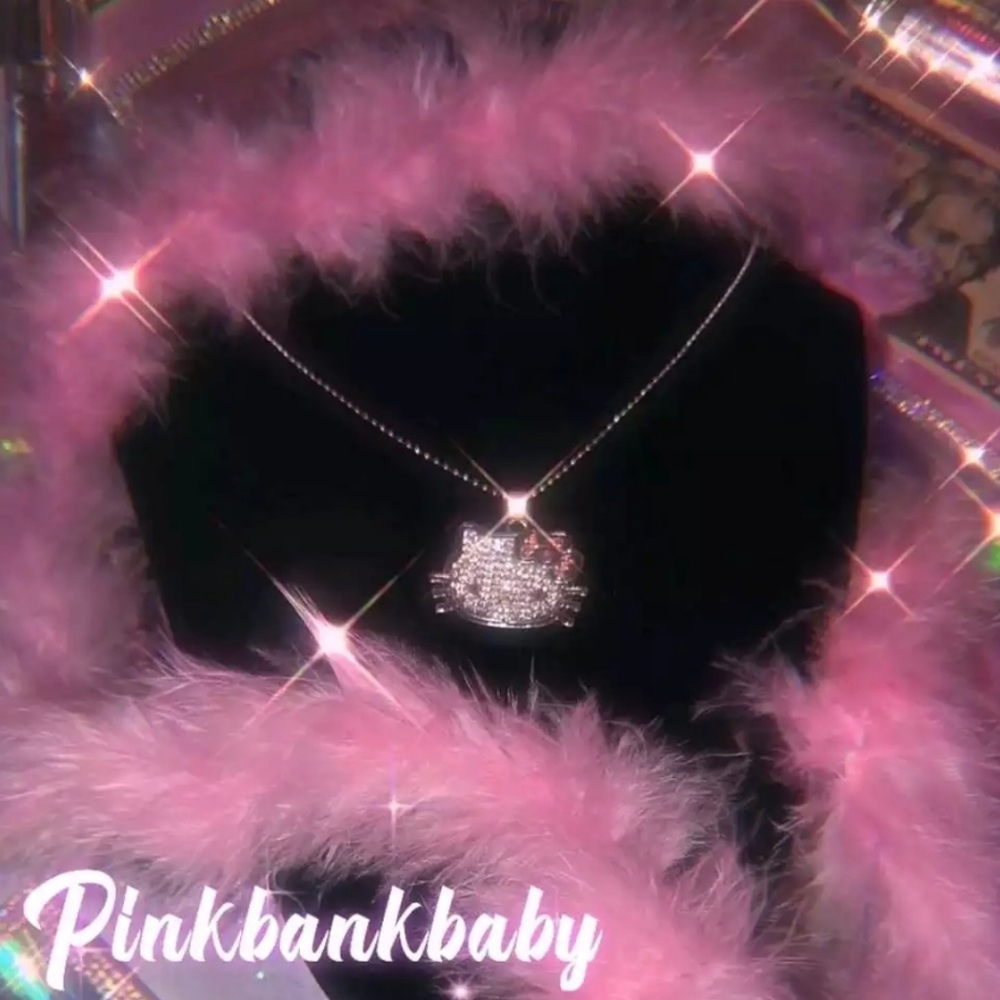 Hello kitty necklace